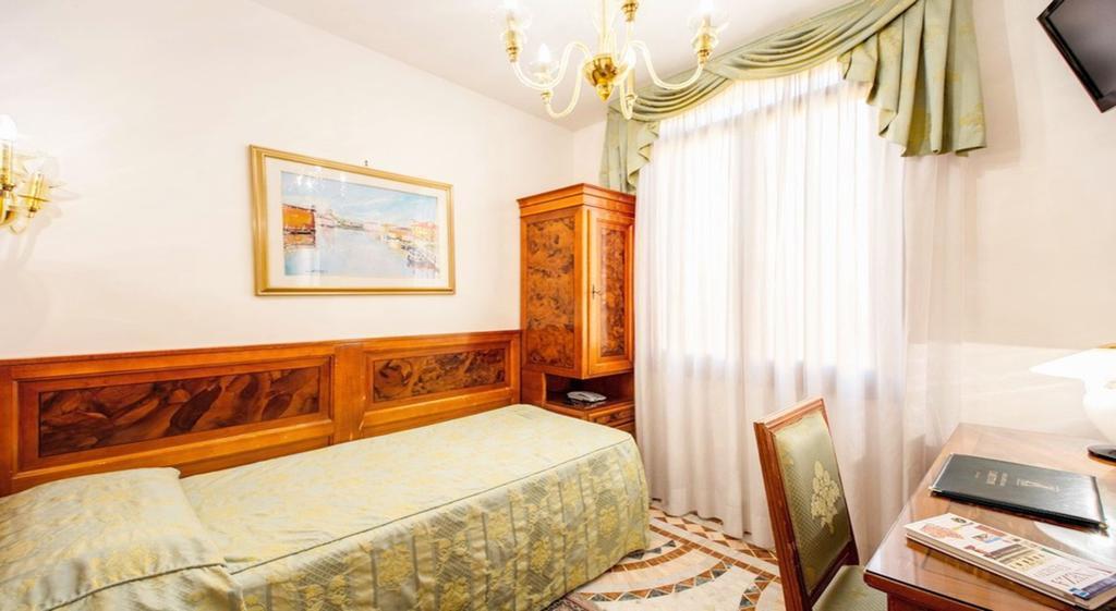 Antica Casa Carettoni Hotel Velence Szoba fotó